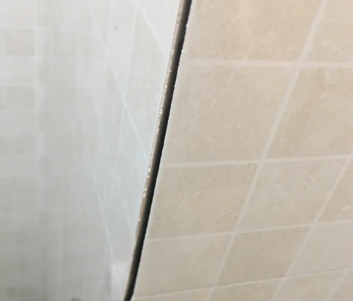 保定市瓷砖空鼓维修公司分享阳台瓷砖脱落的修复过程可以分为以下几个步骤